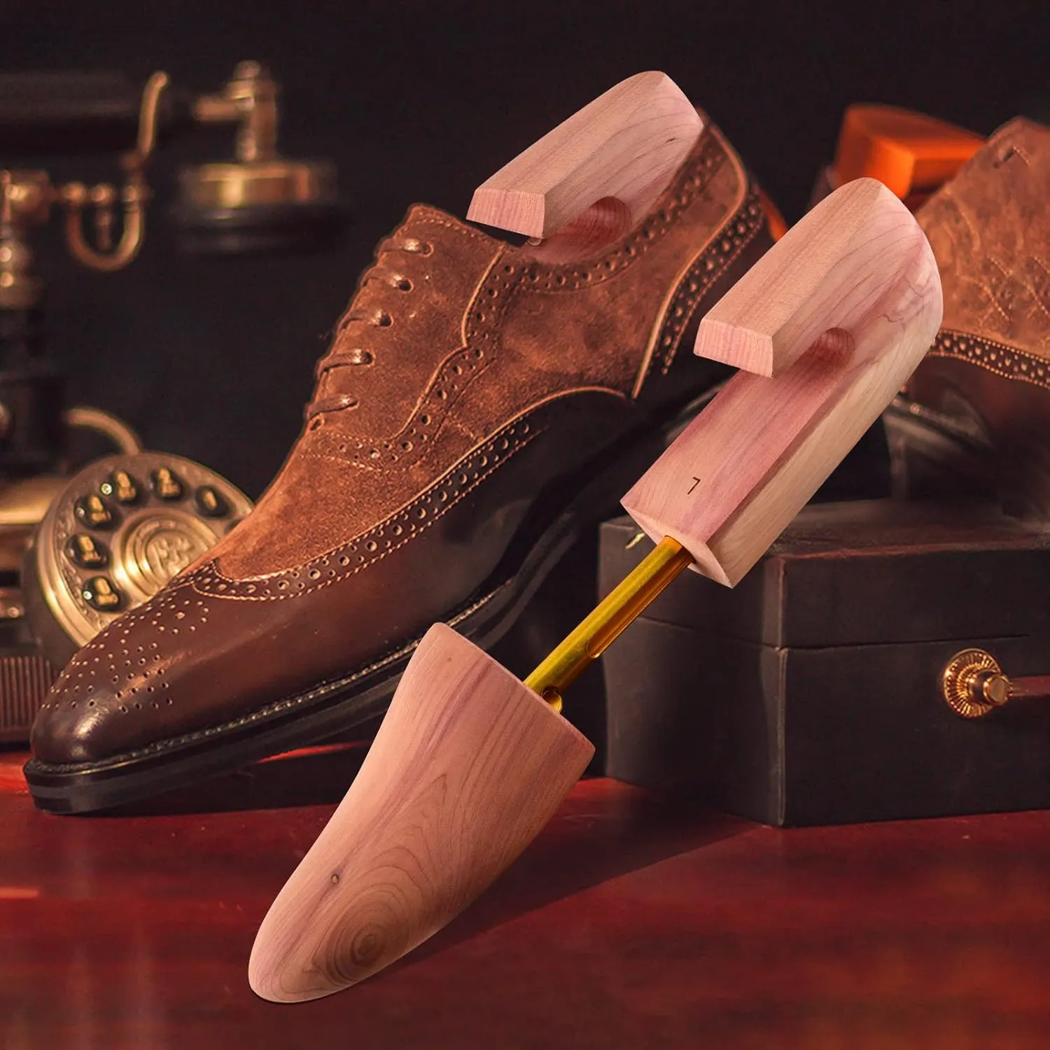 Cedar Shoe Tree for Men, Wide Heel Women's Adjustable Shoe Tree, Split Toe Cedar Boot Tree