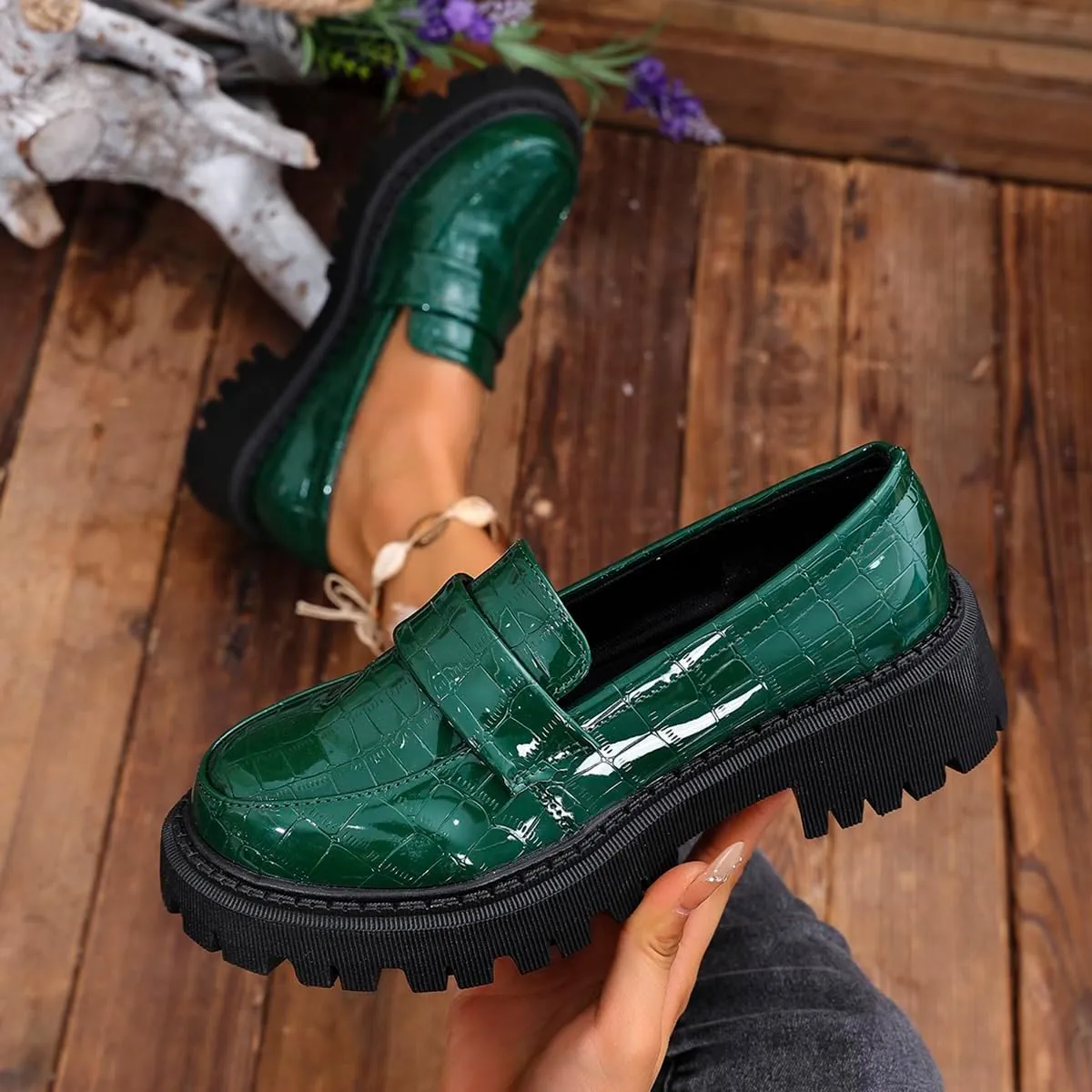 Women's Patent Leather Flat Bottomed Loafers, Crocodile Leather Pattern one Foot Stirrup Non-Slip Thick Bottom Business Casual Work Shoes